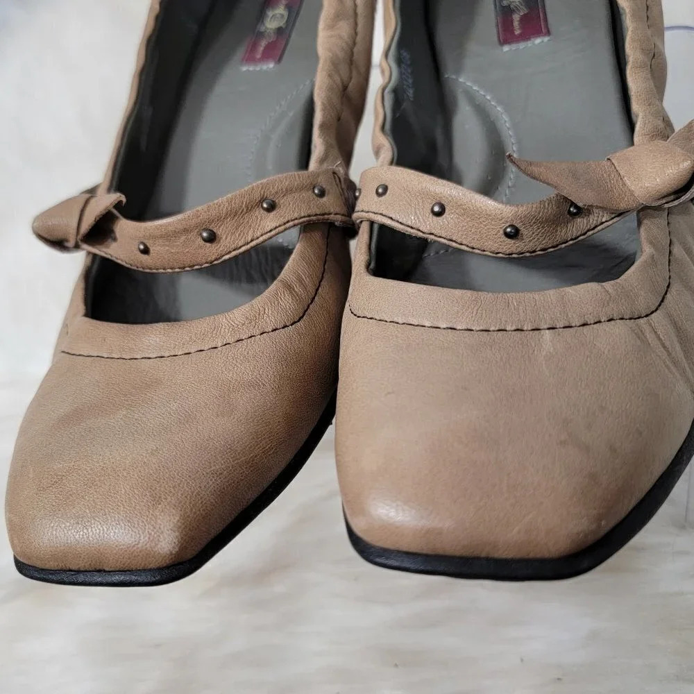 Born Womens 10 Kitten Heel Mary‎ Jane Slip On Leather Shoes Boho Academic Classy - Picture 3 of 12